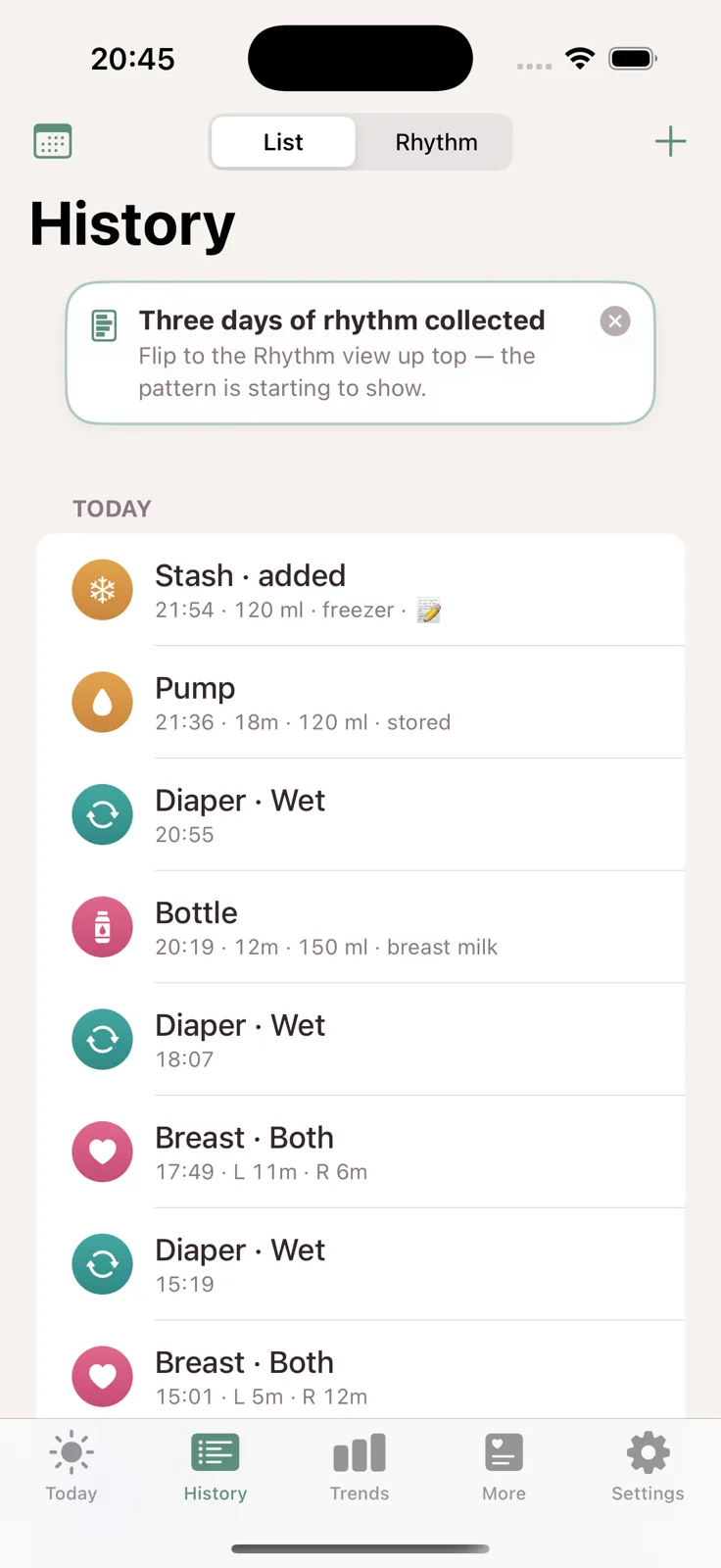The History list: today's entries — milk added to the stash, a pump session, diapers, a bottle and nursing sessions — each with its time and details.